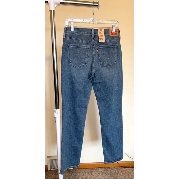 Leviβs Medium Wash Denim Jeans Size 4 SHORT - Picture 4 of 4